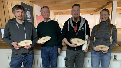 Stadtmeister unter sich: v.l. Axel Weidhaas (Luftgewehr Herren), Thomas Schmidt (Luftgewehr Auflage),<br>Stefan Kawnik (Luftpistole) und Viktoria Stoll (Luftgewehr Damen). (Foto: FSG Starnberg)