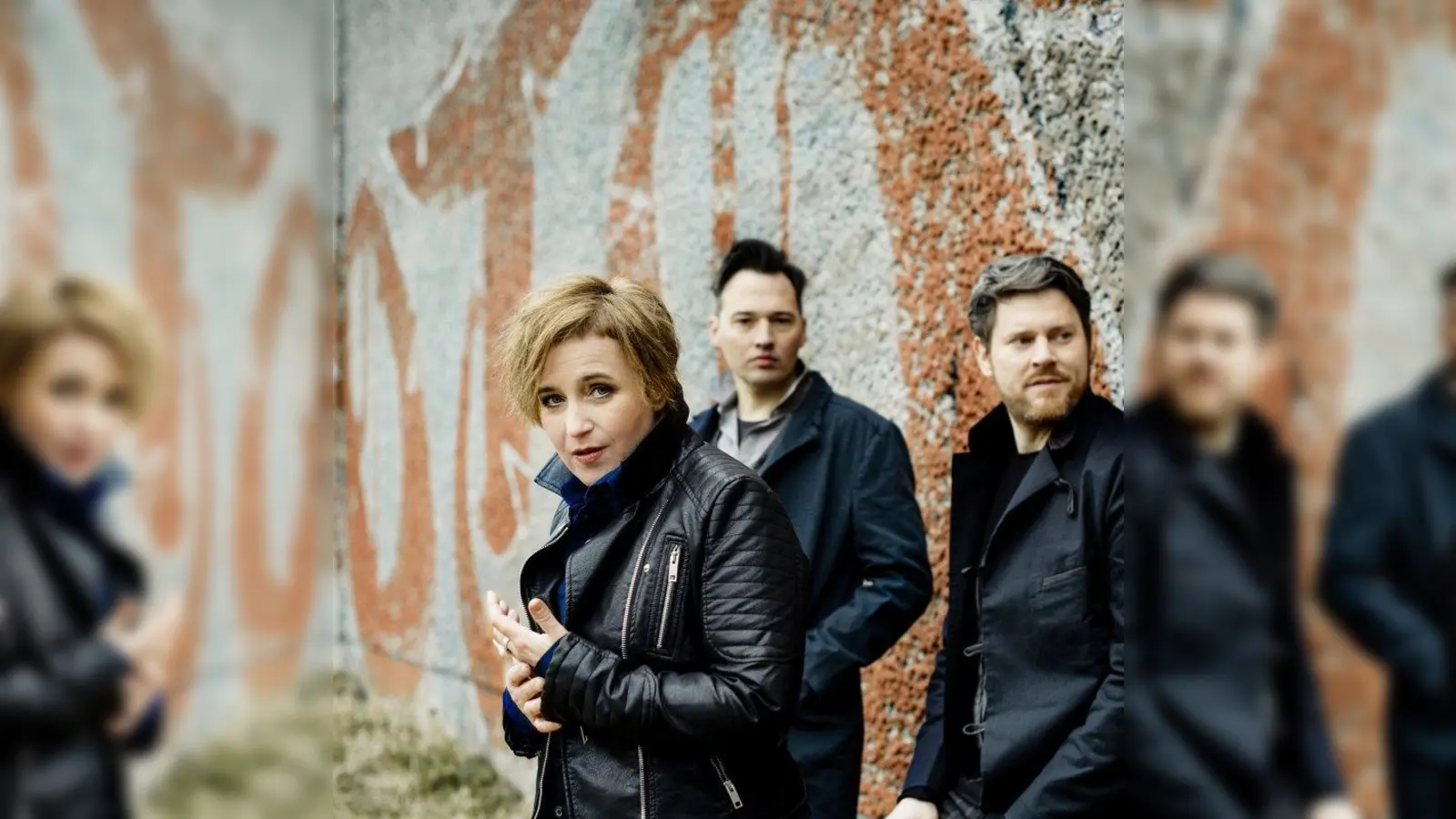 Alte Songs? Keineswegs. Rainbirds-Sängerin Katharina Franck präsentiert zusammen mit Bela Brauckmann und Gunter Papperitz brisante Texte und packende Melodien in neuem Sound. (Foto: pi)