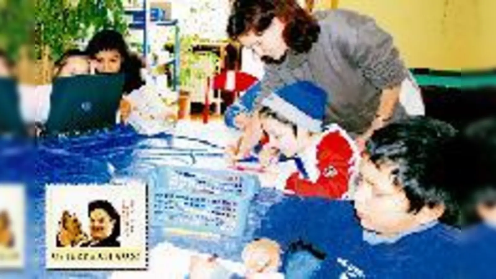 Modern und  (Foto: Die Hausaufgabenbetreuung im Lichtblick Hasenbergl e.V. darf sich auf eine satte Spende freuen. Möglich machts eine Benefiz-Auktion im Rahmen der IBB. Eine Sondermarke »Rudolph Moshammer« ist gegen eine Spende von drei Euro erhältlich)