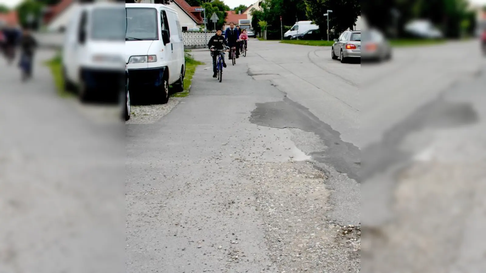 Stark sanierungsbedürftig sind der westliche Abschnitt der Herbergstraße sowie Teile der Lerchenstraße in Feldmoching. 	 (Foto: ws)