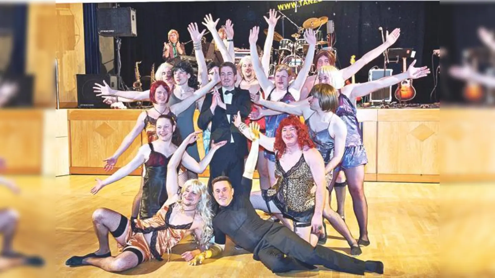 Die tanzenden Lieselotten, die zur Narrhalla gehören, sorgen jedes Jahr auf den Erdinger  Faschingsbällen für Unterhaltung. 	 (Foto: Verein)