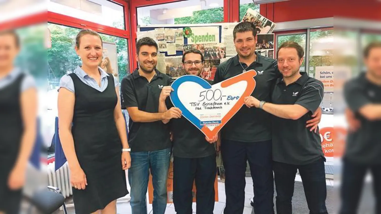 Glückliche Spieler des TSV: Simon Scharl (v.l.), Richard Schuhknecht, Maik Gülke und Patrick Scholzl.	 (Foto: VA)