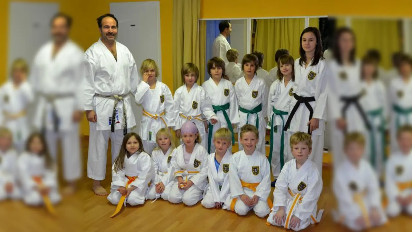 Trainer Gökay Özdemir und ein Teil seiner hoch motivierten Schüler.	 (Foto: Sofia Delgado)