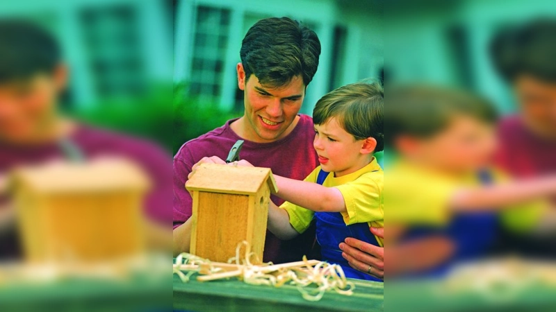 Männliche Bezugspersonen sind für Kinder wichtig. Um den vielen Kindern, die in einem reinen Frauenhaushalt aufwachsen diesen Gegenpart zu bieten, will die Innere Mission München nun eine Männeroffensive starten. (Foto: photos.com)