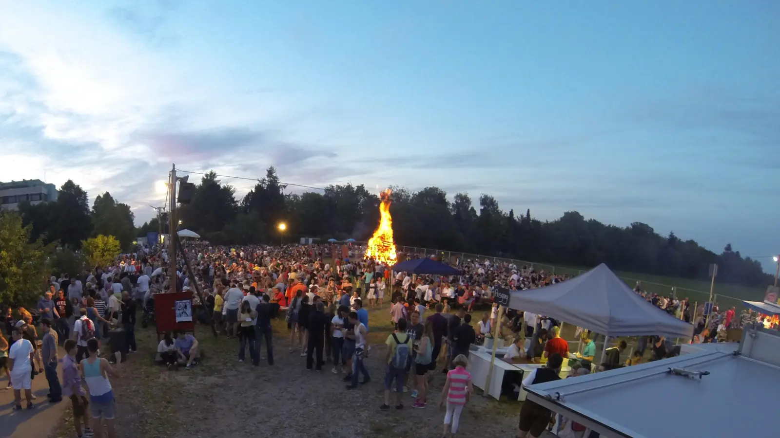 Die Birker Burschen laden wieder zur traditionellen Sonnwendfeier ein. (F: Birker Burschen)