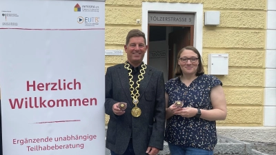Freuen sich über die Eröffnung der EUTB-Beratungsstelle (v.l.) Patricia Markgraf, Bürgermeister Ullrich Sander und Katharina Franke (Einrichtungsleitung).  (Foto: hw)