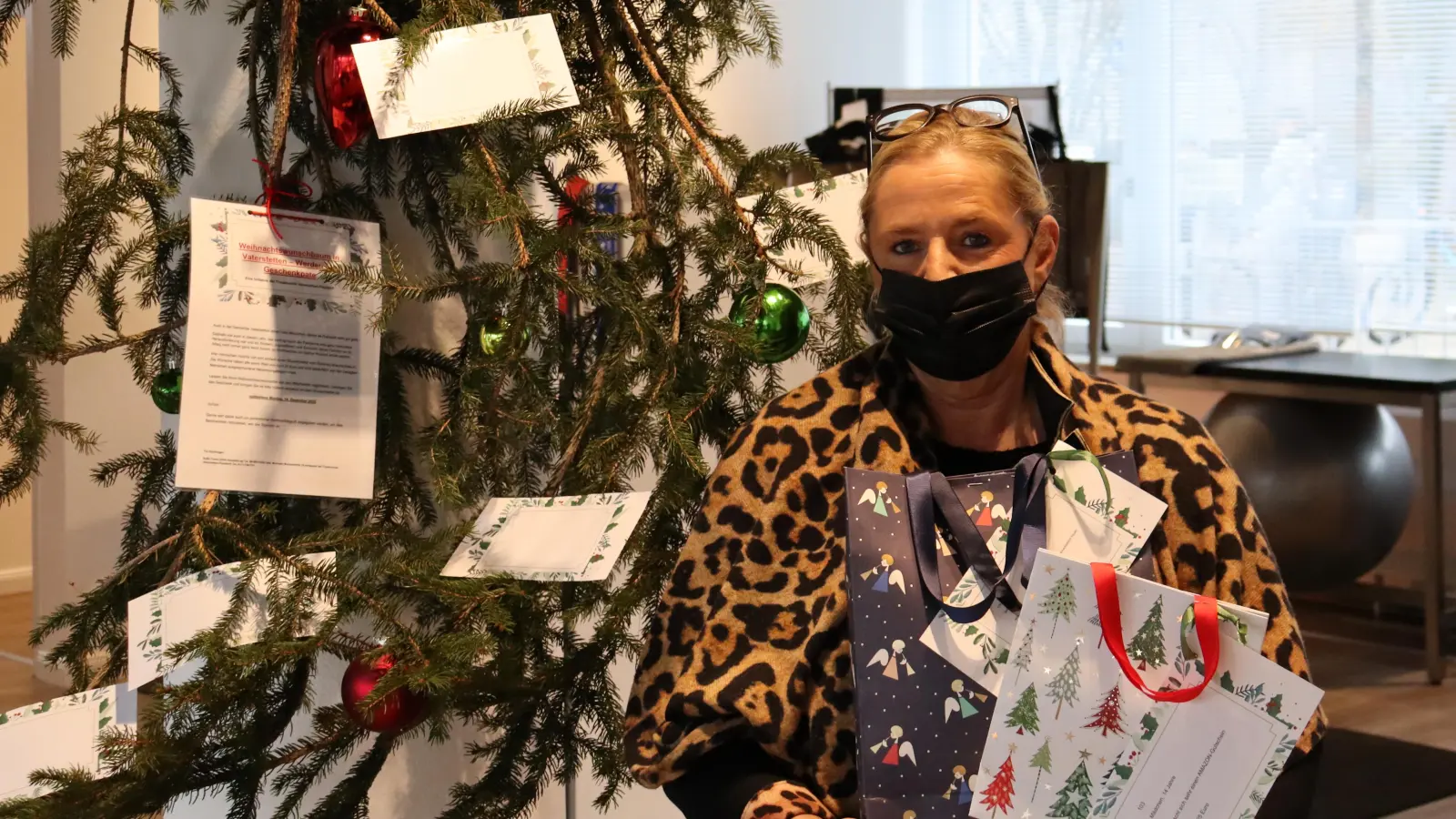 Michaela Merzendorfer hat auch in diesem Jahr eine Weihnachtswunschbaum-Aktion in Vaterstetten auf die Beine gestellt.  (Foto: Stefan Dohl)