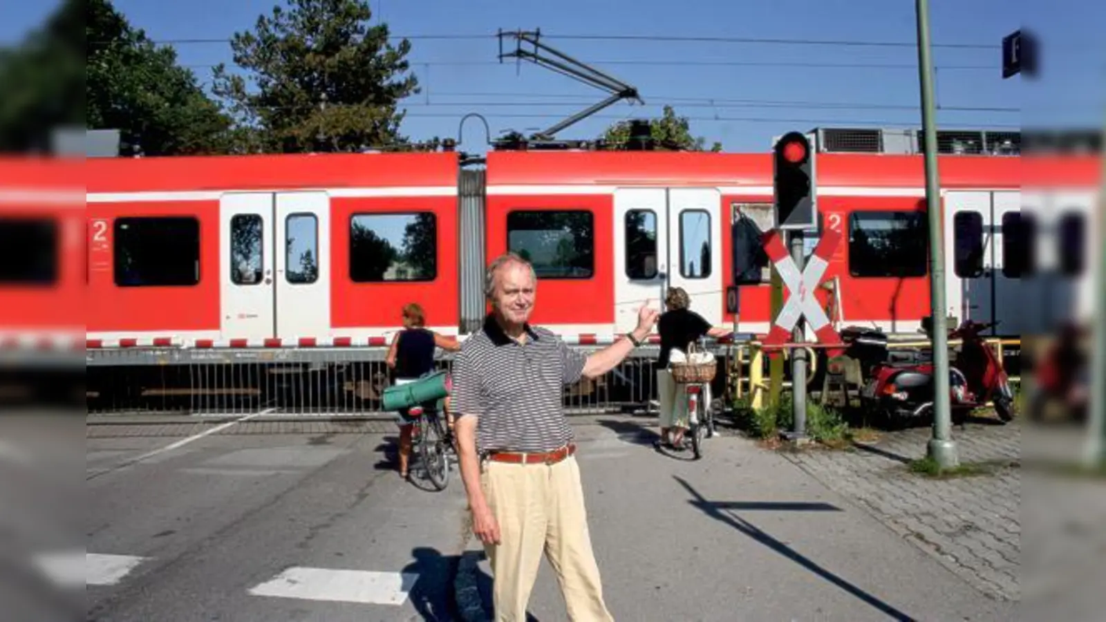 Anwohner Dr. Karl Ibinger fordert von der Stadt München  wie nun auch der Bezirksausschuss Feldmoching-Hasenbergl  den raschen Bau einer Straßenunterführung am S-Bahnhof Fasanerie in der Feldmochinger Straße. 	 (Foto: ws)