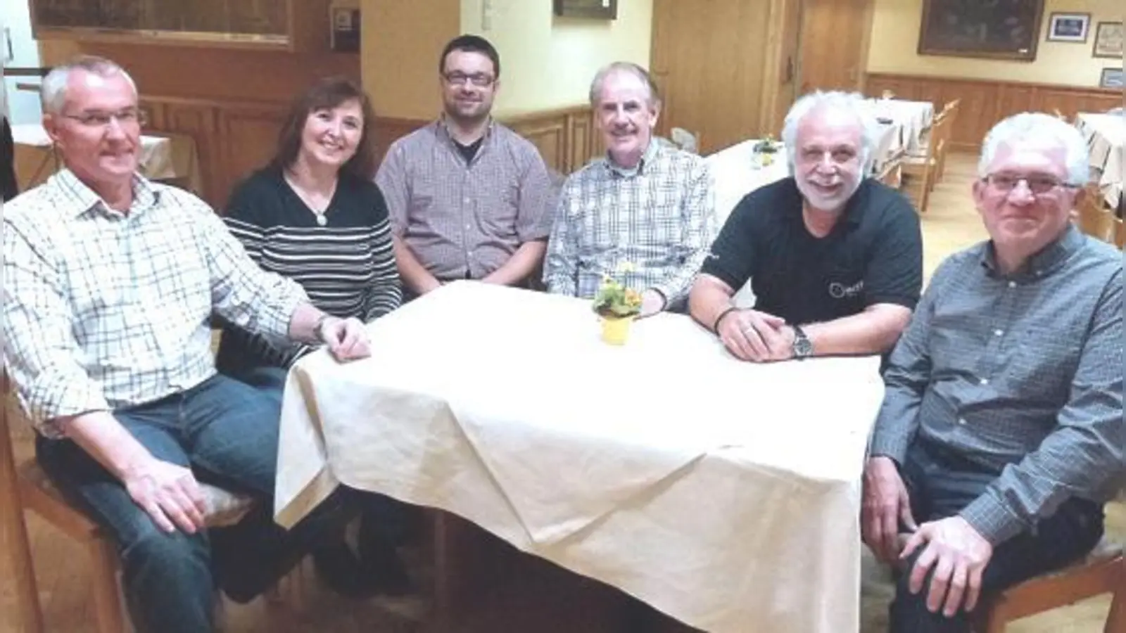Die »zufriedenen Radler von Erding« von links nach rechts: Peter Gutting, Ulrike Groß, Eric Becker, Horst Weise, Thomas Fischer, Leo Rauschecker. 	 (Foto: ADFC Erding)