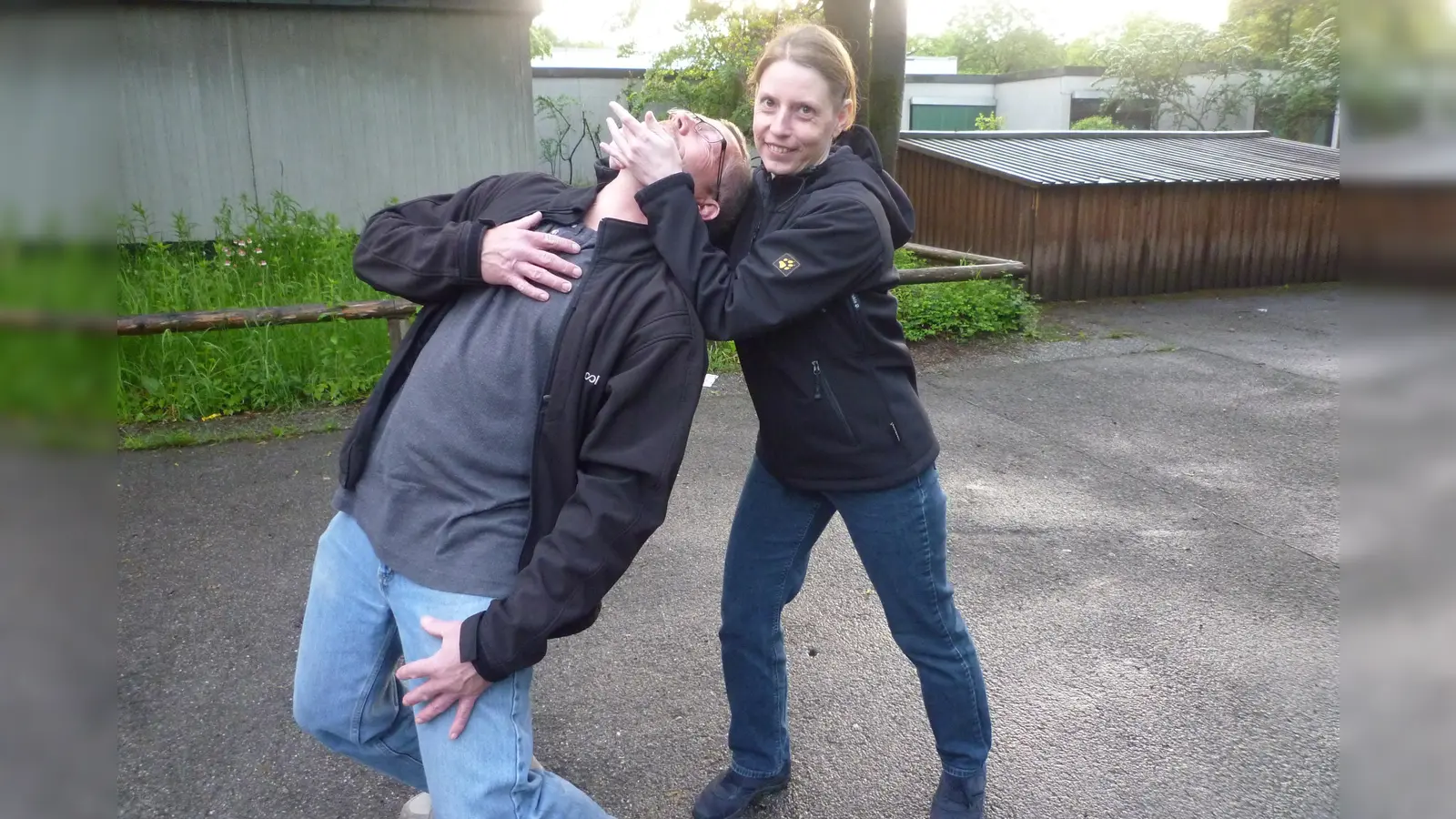 In kritischen Situationen richtig zu reagieren lernen Mädchen und Frauen bei den Selbstverteidigungskursen der Sportfreunde.  (Foto: Sportfreunde Harteck)