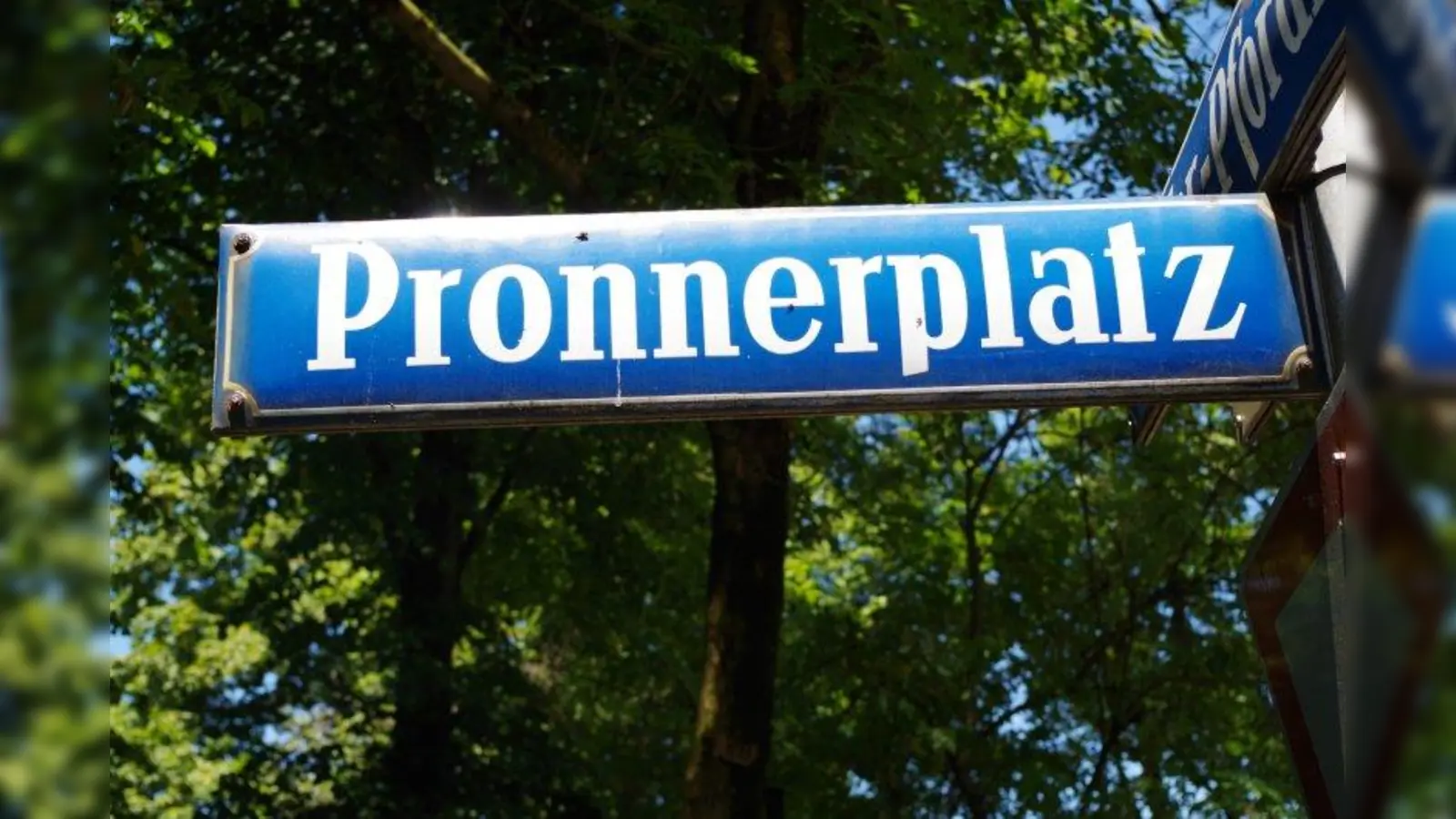 Anwohner wünschen sich eine Fahrkarten-Verkaufsstelle am Pronnerplatz, um Tickets für Bus und Bahn vor Ort zu kaufen. (Foto: kö)