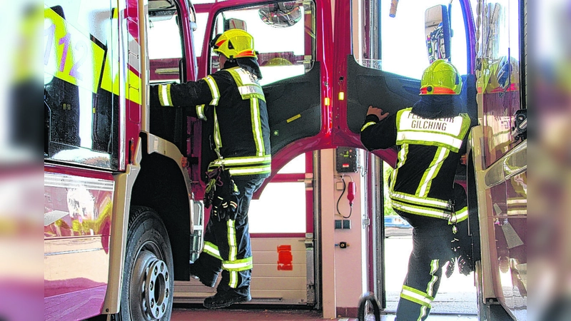 Die Feuerwehrautos stehen so eng, dass bei den Einsätzen aufgepasst werden muss, dass die Türen sich nicht verhaken. (Foto: shw)