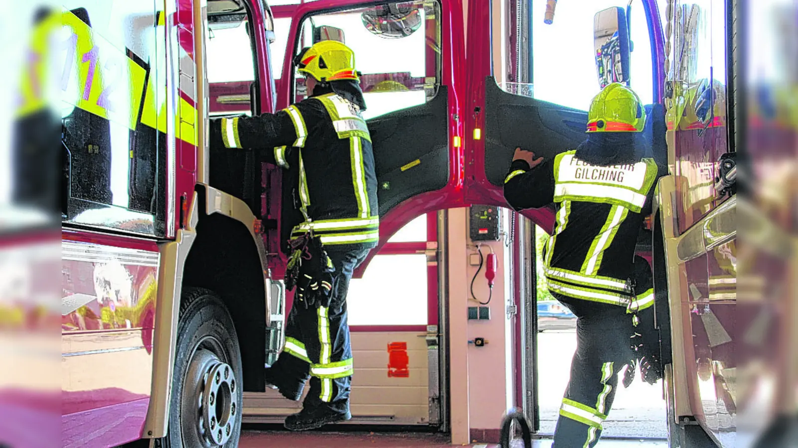 Die Feuerwehrautos stehen so eng, dass bei den Einsätzen aufgepasst werden muss, dass die Türen sich nicht verhaken. (Foto: shw)