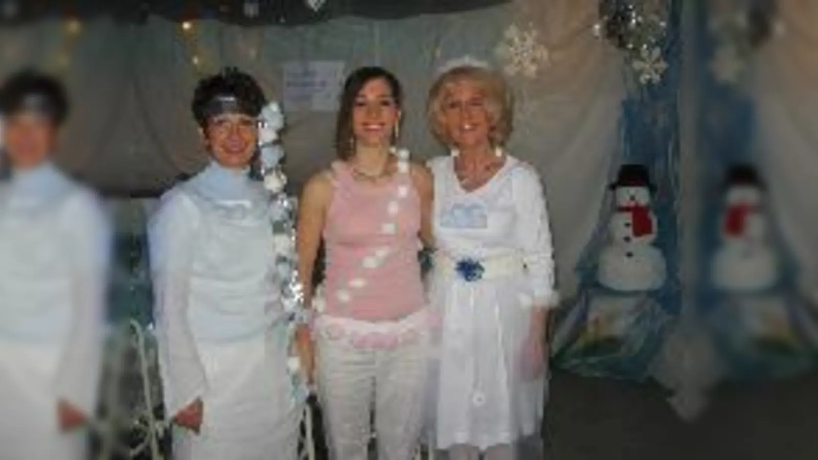 Fantasievolle Kostüme, hier Eismädchen, tolle Dekoration und gute Musik: der Pfarrfasching von St. Thomas. 	 (Foto: VA)