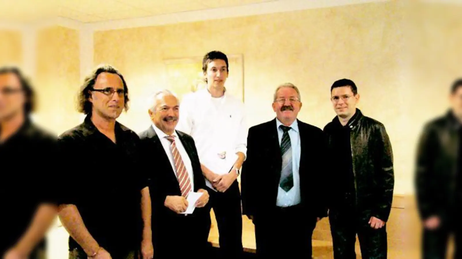 v.l.: Betriebsleiter Christoph Rettenbeck, Rolf Zeitler,  Jakob Rottmeir, Adalbert Mader und Elektromeister Mladen Blatancic. 	 (Foto: Privat)