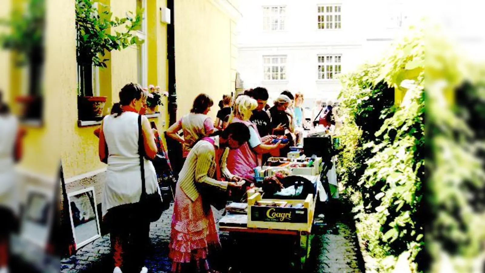 Auf den Hofflohmärkten kann man beim Flanieren Entdeckungen machen und das Viertel und seine Menschen kennen lernen. 	 (Foto: VA)
