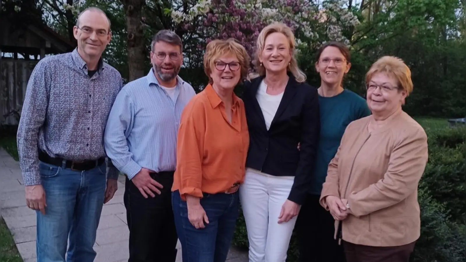 Der AWO-Ortsverein Garching (v.l.): Jochen Karl, Werner Landmann, Christiane Günthner, Barbara Hoßfeld-Rotter, Stefanie Brayford, und Angela Hölzl. (Foto: AWO-Garching)