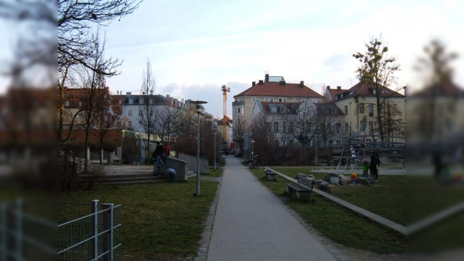 Den Weg vom Multikulturellen Jugendzentrum zur Landsberger Straße passieren viele Kinder und Jugendliche. (Foto: AH)