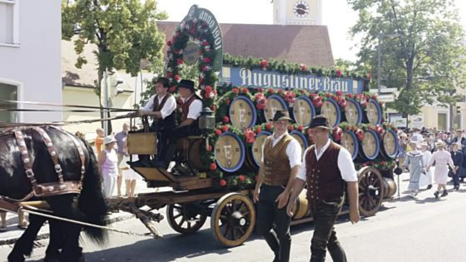 Garching · Historischer Festzug mit über 1200 Mitwirkenden (Foto: red)