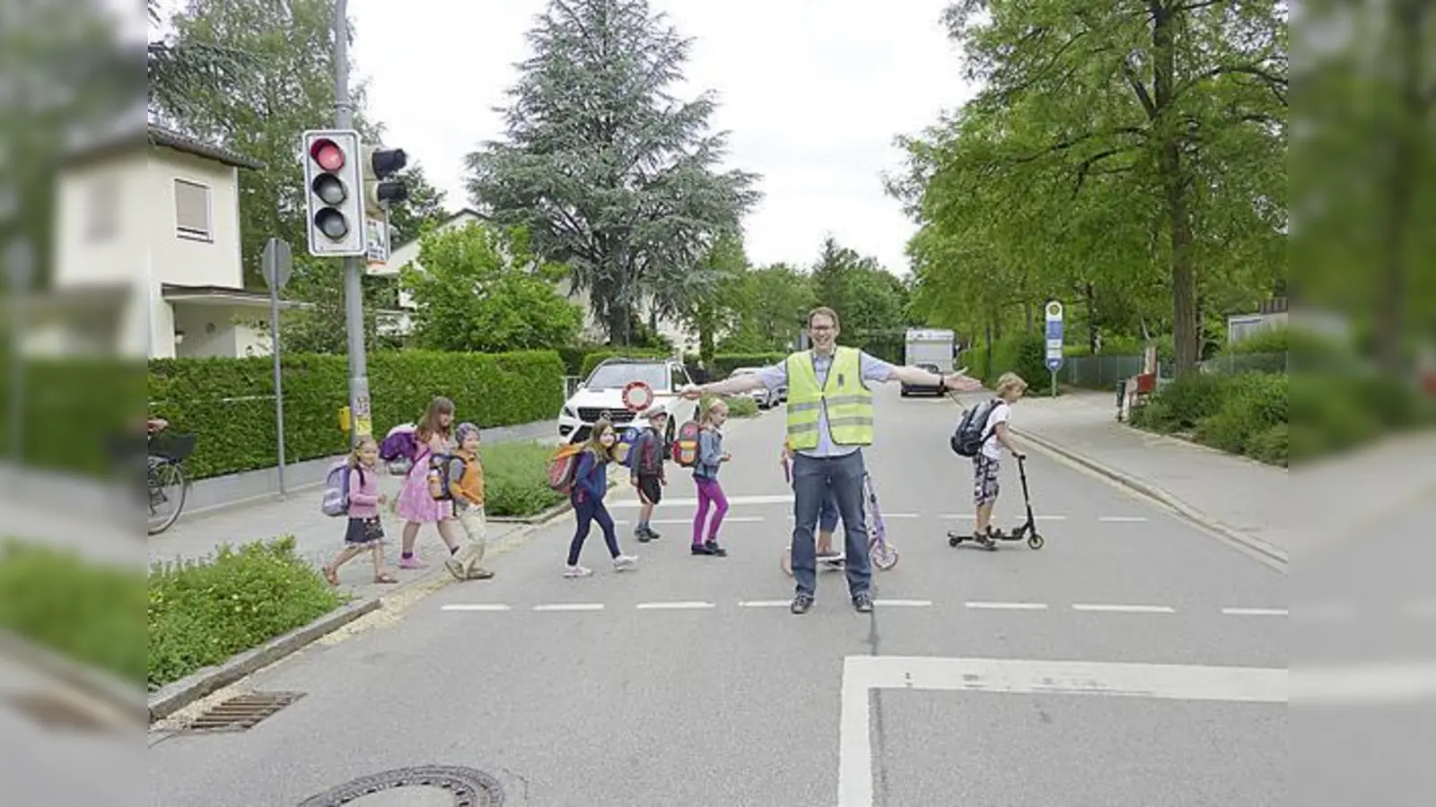 An Schultagen überqueren ungefähr 100 Kinder täglich die Ampelanlage in der Lenbachallee in der Nähe der Putzbrunner Straße.	 (Foto: MO)