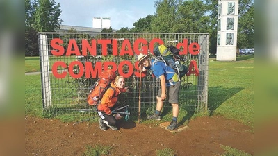 Claudia und Leonhard Karl wanderten 600 Kilometer auf dem Jakobsweg.	 (Foto: VA)