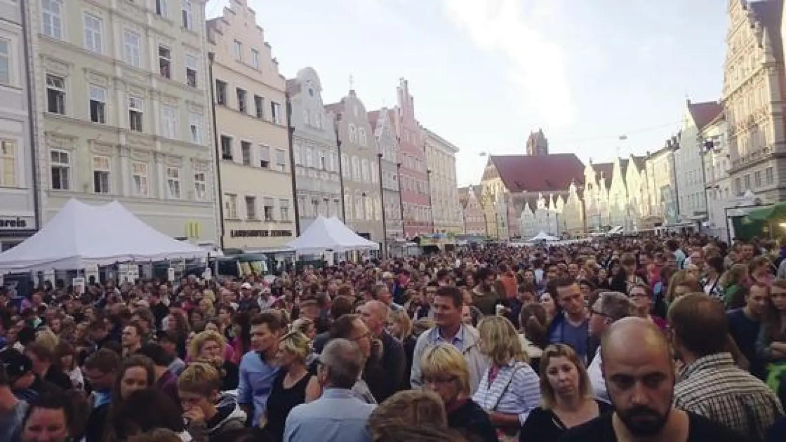 Einmaliges Ambiente! Das Altstadt Open Air Landshut zieht jedes Jahr tausende Musikfreunde an.	 (Foto: Stefan Dohl)
