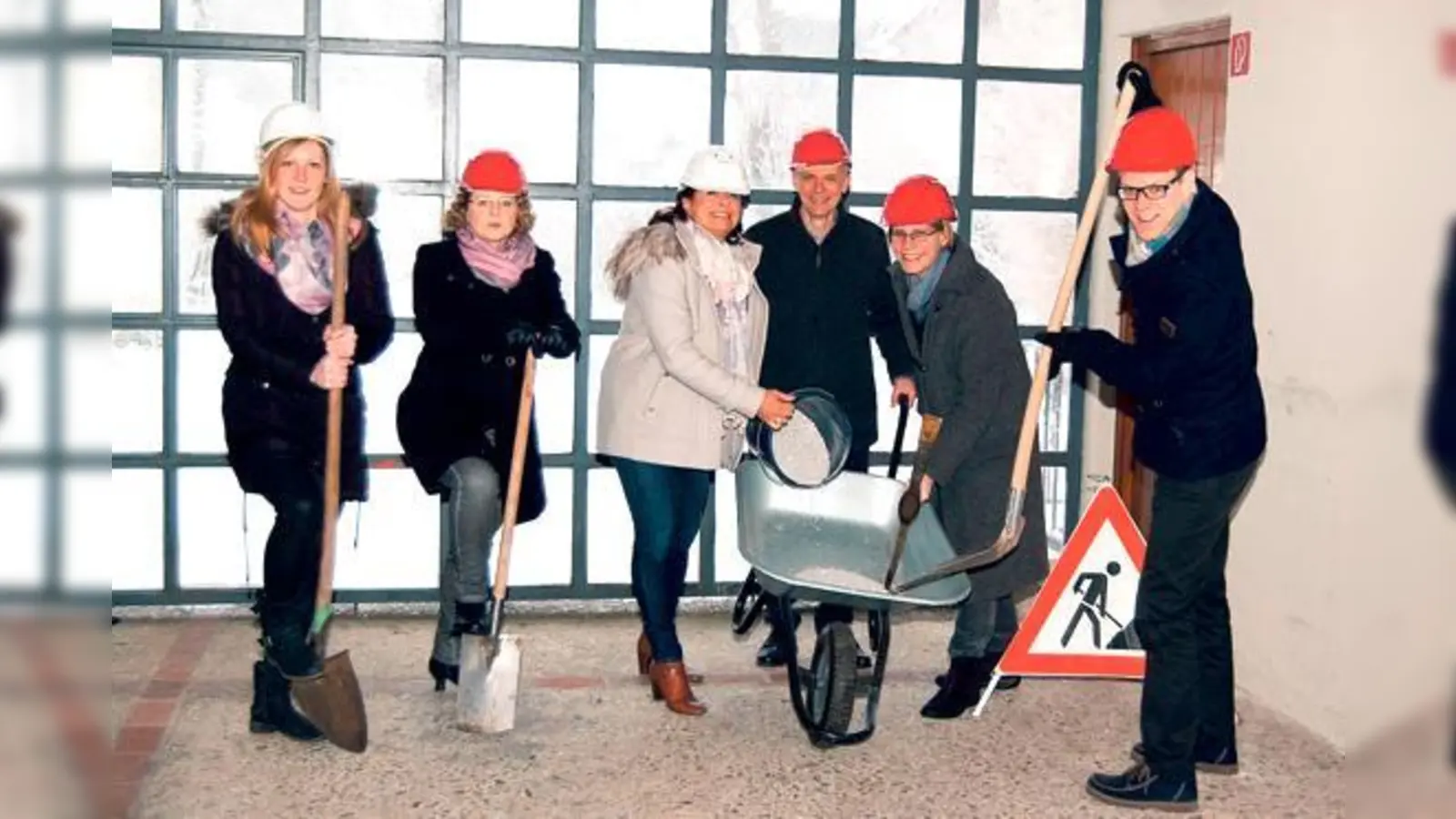 Katharina Schmid, Stefanie Wist, Cornelia Stadler, Mathis Steinbauer, Martina Hirschsteiner und Kantor Christoph Demmler (v. li.).	 (Foto: Michaelskirchengemeinde)