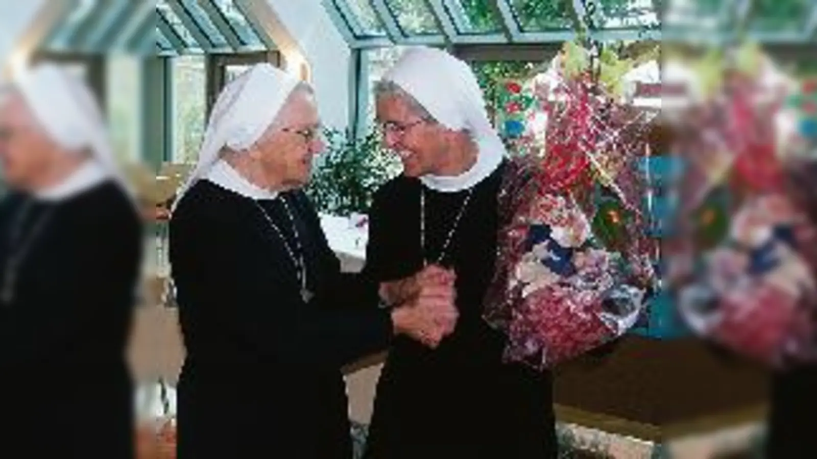 Die Generaloberin der Ordensgemeinschaft, Schwester M. Theodoline Mehltretter überbrachte der Jubilarin, Schwester M. Willerika Wimmer, die Glück- und Segenswünsche der gesamten Kongregation.  (F: Privat)