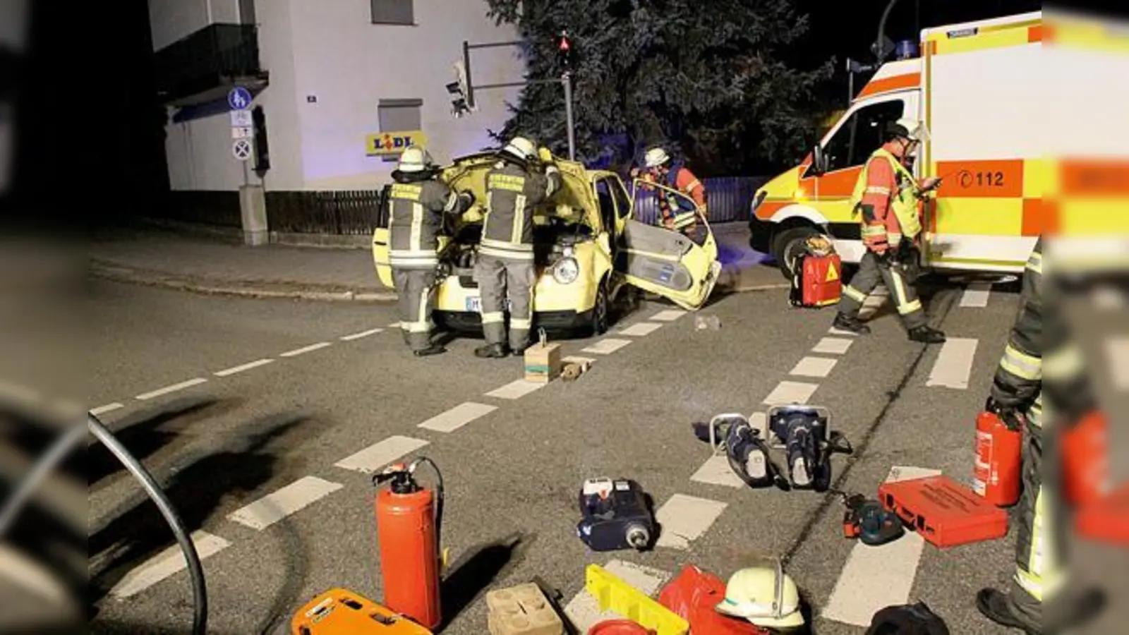 Bei einem Verkehrsunfall auf der Kreuzung Haidgraben / Unterhachinger Straße befreite die Feuerwehr im Oktober eine verletzte Fahrerin aus ihrem Auto.	 (Foto: FFO)