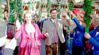 Das neue Prinzenpaar der Narrhalla, Prinzessin Samantha I. und Prinz Stephan I. wurden pünktlich zum Faschingsbeginn am 11.11. vorgestellt. (Foto: Robert Bösl)