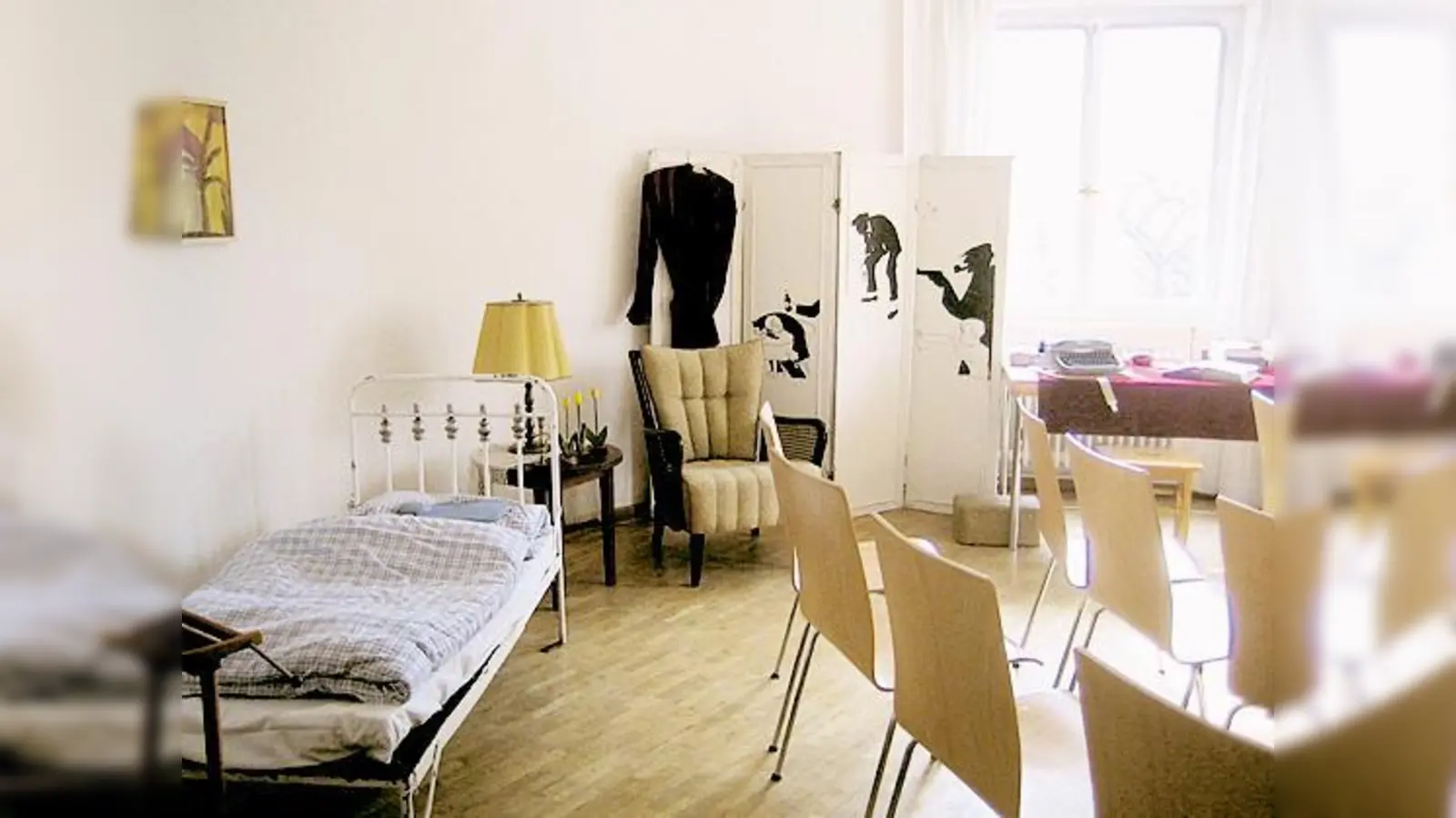 Hier ist etwas passiert! Jetzt erst mal alle Spuren sichern  wie, lernen Kinder beim Krimifest.	 (Foto: VA)