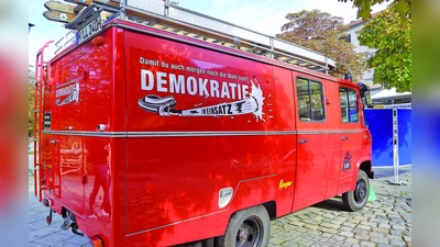 Auf dem Demokratiemobil findet sich der Satz (Foto: KJR)