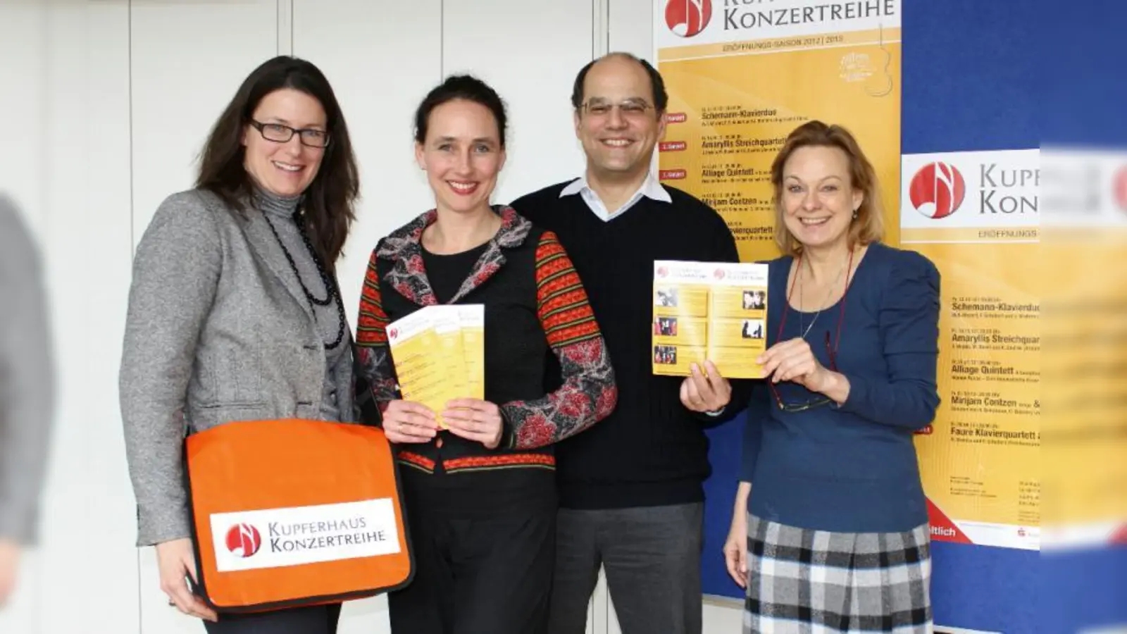 Freuen sich auf die zweite Konzertreihe: Claudia Heuermann, Anja Fanslau und Sabine Schopp (v.l.) vom Kulturforum mit dem künstlerischen Leiter Dinis Schemann. (Foto: US)