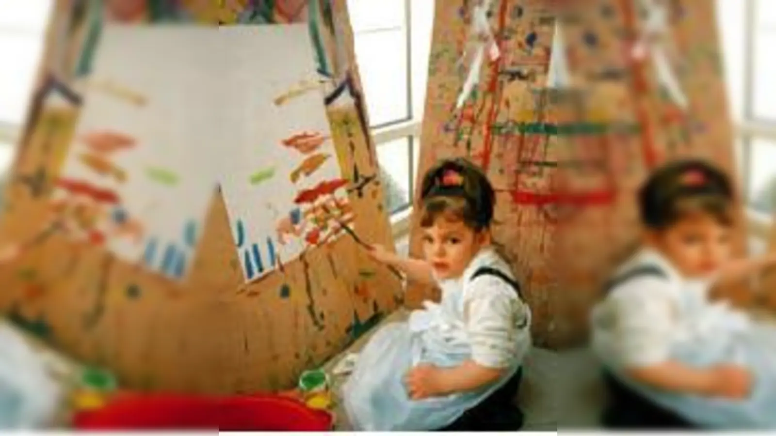 Eine kleine Künstlerin im Atelier des  (Kinderzentrums.Foto: VA)