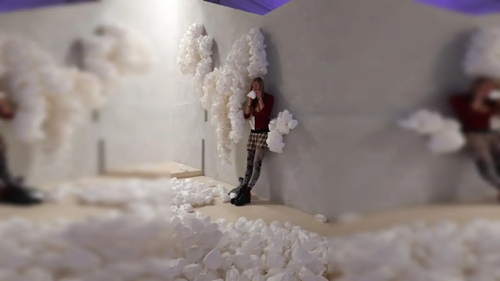 Die Färberei verwandelt sich in ein Kunstatelier, in dem die Kunststudentin Siri Wirtensohn arbeitet. (Foto: Pola Musenberg)