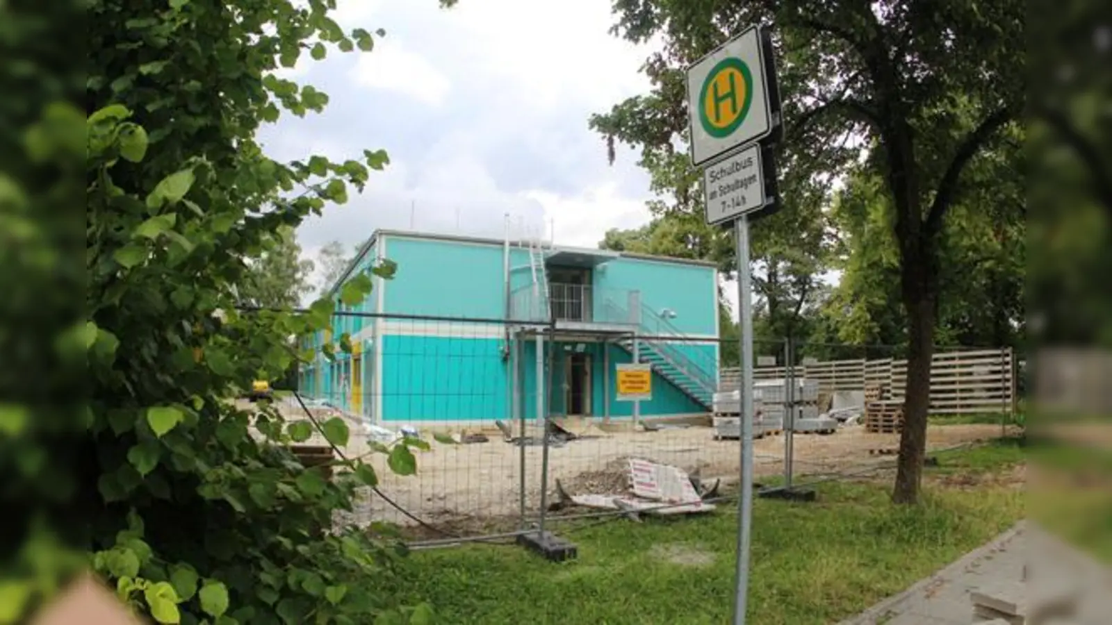 Aufgrund des Rückgangs an Flüchtlingszahlen stehen derzeit Am Hollerbusch Container leer.	 (Foto: HH)