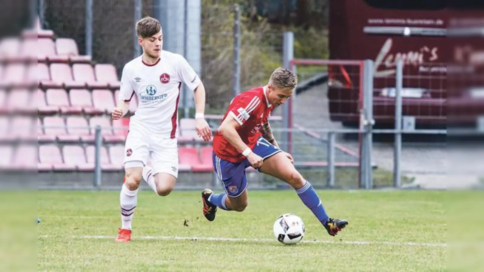 Gegen Champions-League-Teilnehmer Hoffenheim gab es für Haching nicht viel zu holen. Luca Marseiler (rechts) vergab die beste Torchance.	 (Foto: Christian Riedel)