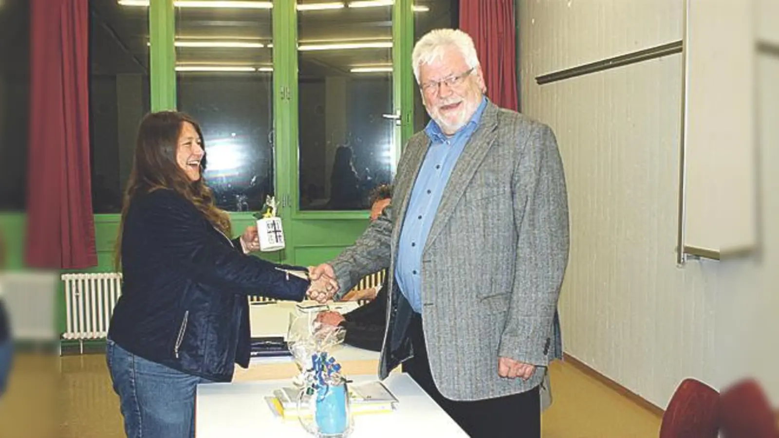 Stabwechsel: Sinaida Heckmaier übernimmt von Christian Menzel den Vorsitz des TSV.,  	 (Foto: VA)
