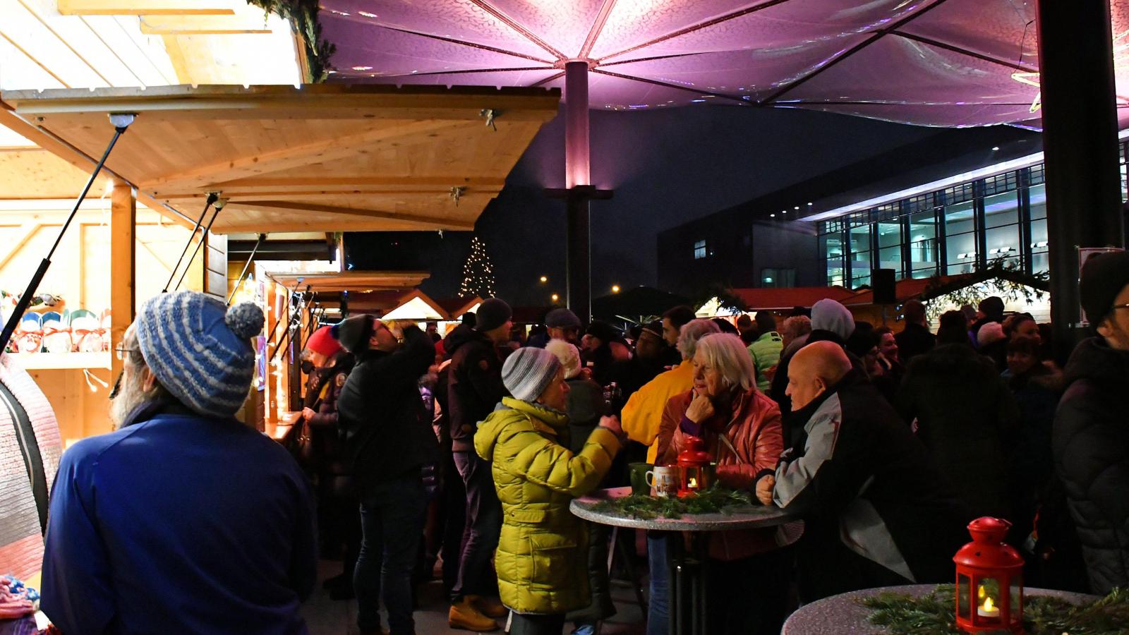 Rundes-Jubil-um-Zum-40-Mal-Christkindlmarkt-in-Unterf-hring