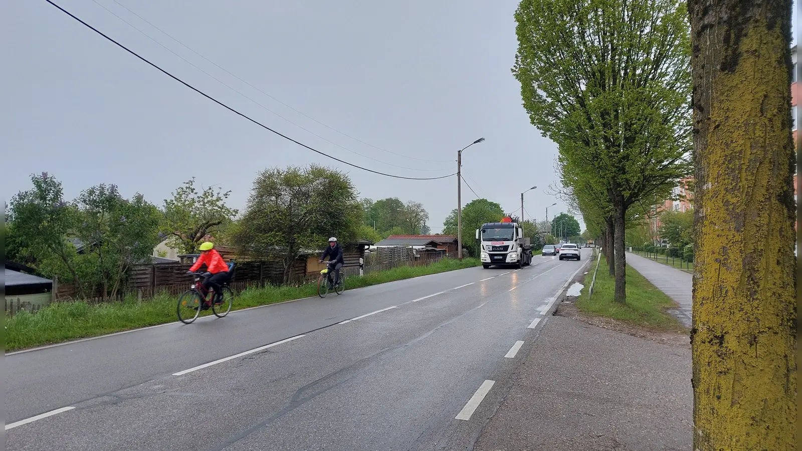 Die Truderinger Straße wird zwischen Baumkirchner Straße und Haringerweg umgestaltet. Geplant ist die Errichtung einer durchgehenden Radinfrastruktur. (Foto: bas)