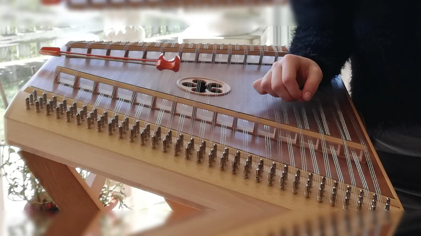 Volkstümlich, aber fetzig sind die drei Finalisten beim Musikwettbewerb „A Liad für d’ Wiesn“ (Symbolbild: cba)