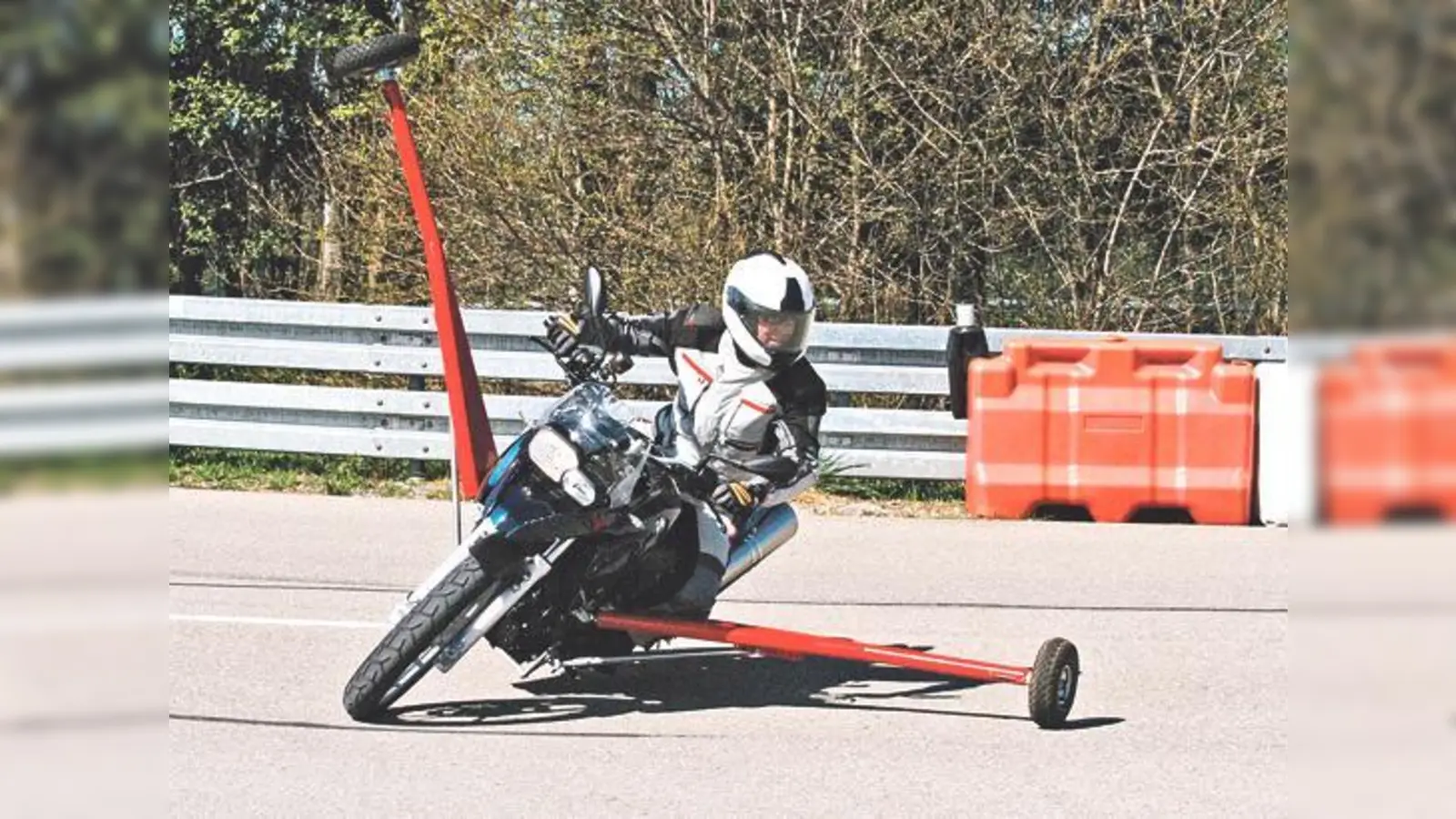 Mehr Spaß beim Kurvenfahren mit dem ADAC Schräglagentraining	 (Foto: ADAC)