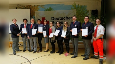 (Von links): Stv. Kreisbereitschaftsleiter Matthias Finke, Bernhard Zwilling, Dr. Paul Geschwendt, Dr. Wolfgang Schweiger, Dr. Christine Rauch, Nika Finke, Monika Huber, Lea Seifert, Dominik Heinrich, Maximilian Ostertag, Christian Prothiwa (Foto: dwu)