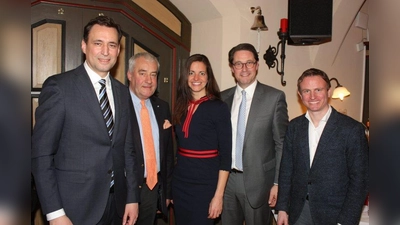 In Aufbruchstimmung (von links): Justizminister Georg Eisenreich (Vorsitzender CSU München Süd), Ludwig Spaenle (Vorsitzender der CSU München), Kommunalreferentin Kristina Frank (OB-Kandidatin der CSU), MdB Andreas Scheuer (Bundesverkehrsminister) und Hans Theiss (Vorsitzender CSU Mitte). (Foto: job)