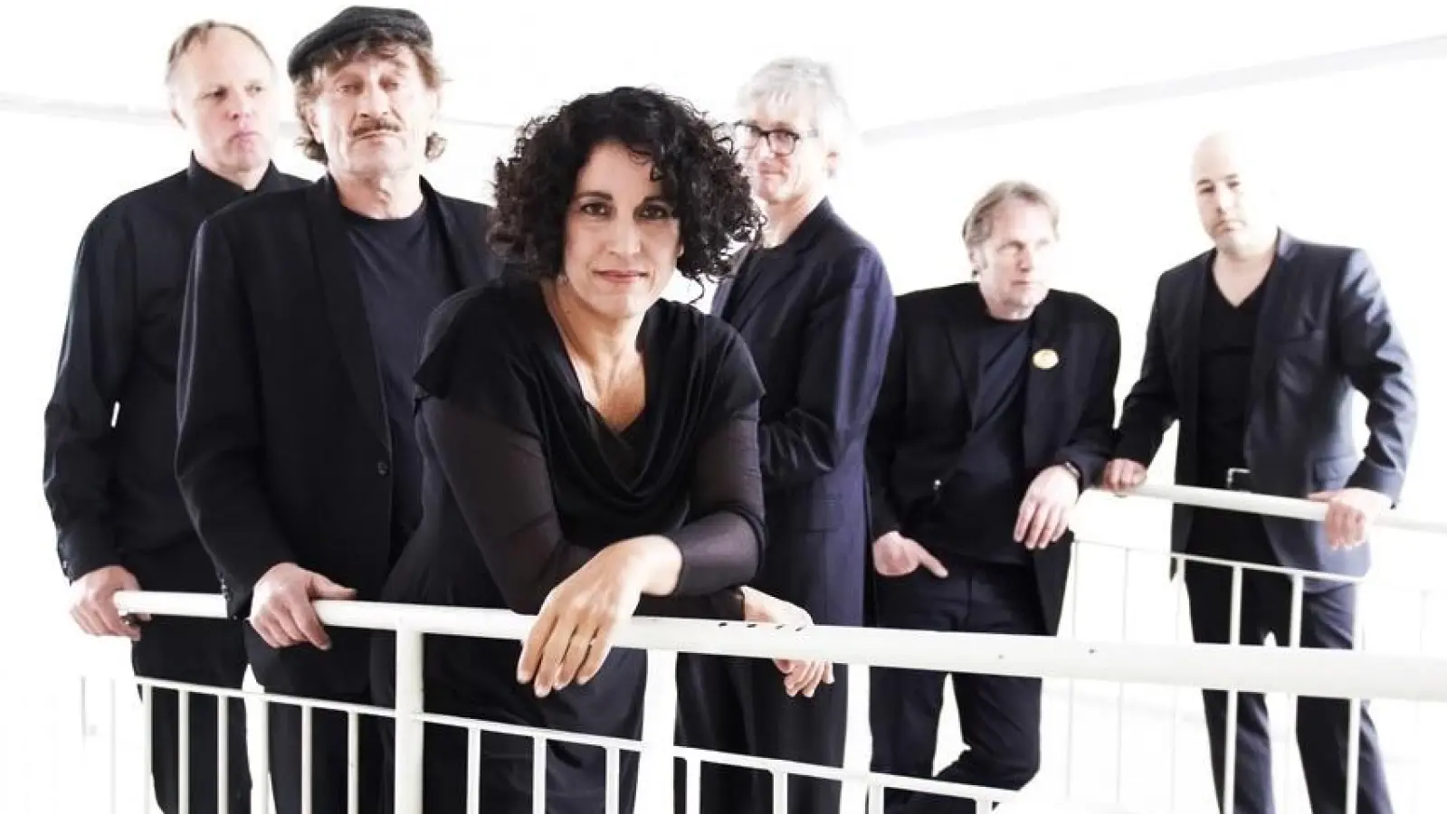 Mitreißende Rhytmen mit geistreichen Texten liefert Nirit Sommerfeld mit Ihrem Orchester. (Foto: Jens Heilmann)