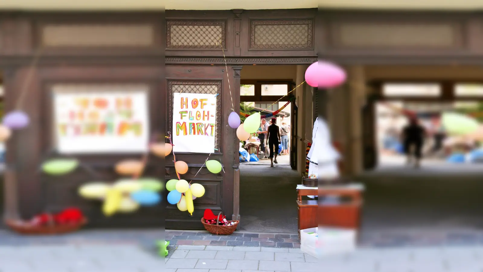 Die Schwabinger Hofflohmärkte finden bei jedem Wetter statt. In rund 300 Hinterhöfen werden dabei am 24. Mai wieder allerlei hübsche und nützliche Dinge aus zweiter Hand angeboten. (Foto: Nachbarschaft Schwabing)