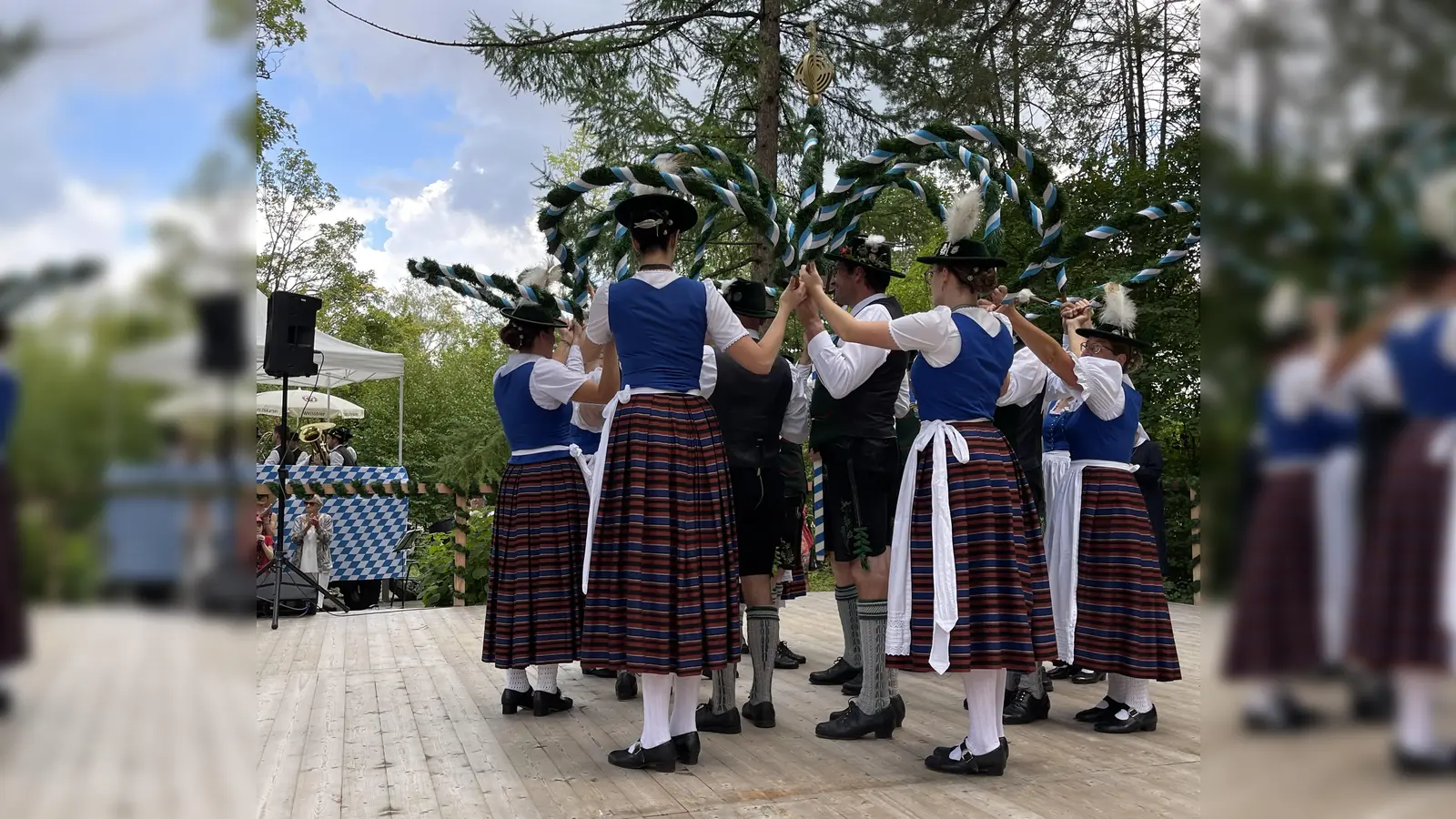 Auch der beliebte Kronentanz darf beim traditionellen Erntefest natürlich nicht fehlen. (Foto: hw)
