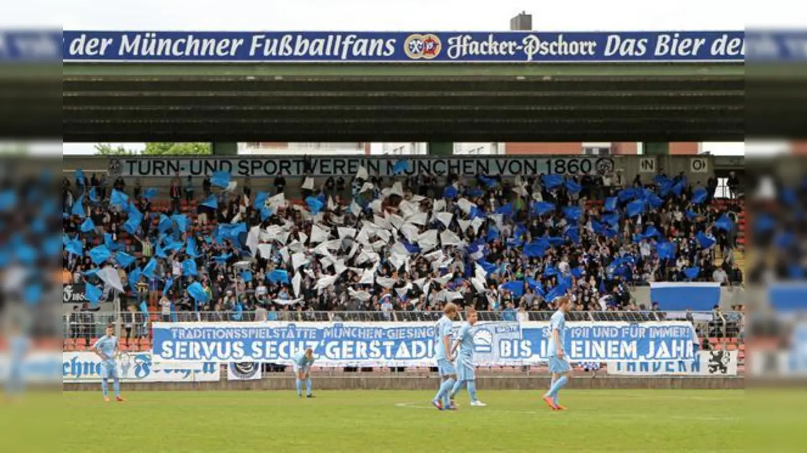Cheerful vibe im Grünwalder Stadion.  (Foto: A. Wild)