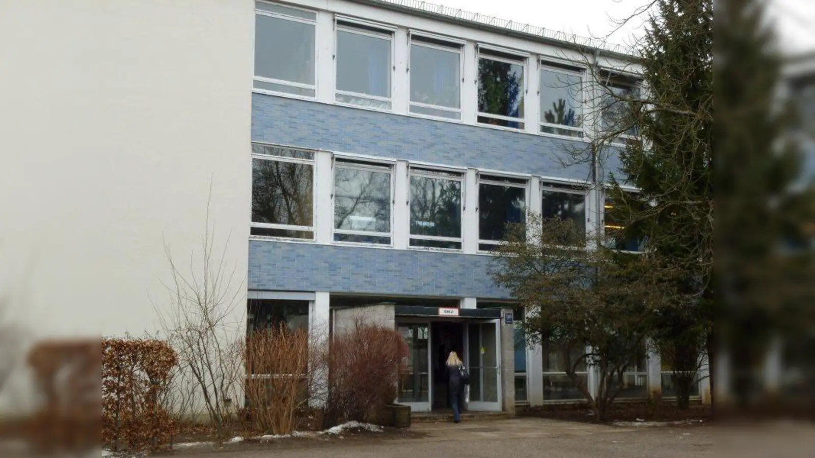 Das Schulhaus an der Camerloherstraße soll abgerissen werden und einem größeren Neubau weichen. (Foto: kö)