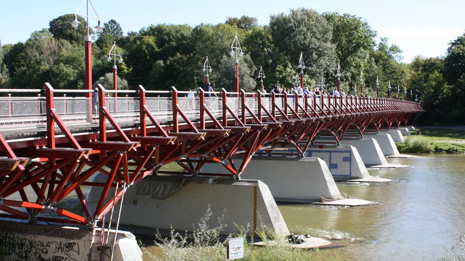 Die Tierparkbrücke muss umgebaut werden. (Foto: job)